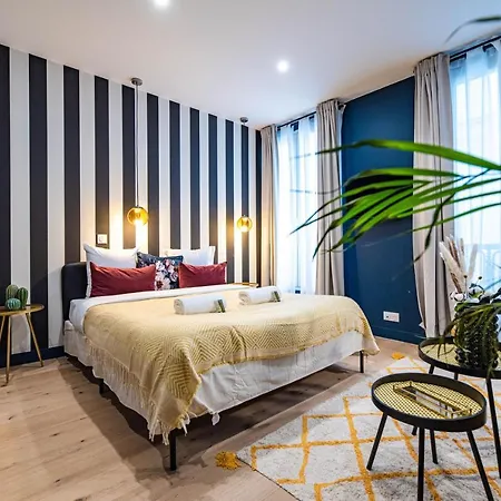 Monsieur Pigalle Apartman *
