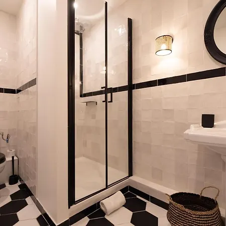 Monsieur Pigalle Apartman *
